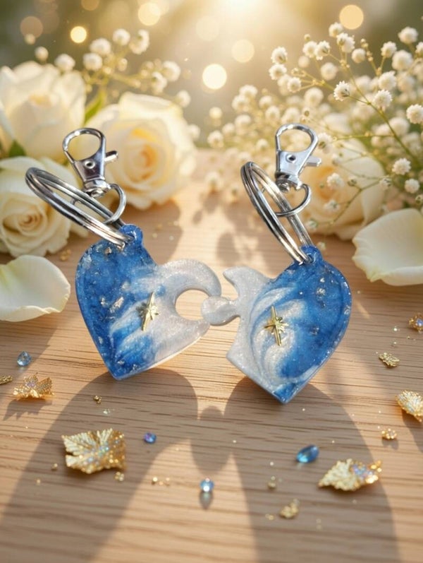 „Duo der Ozeane – Handgefertigte Herz-Puzzle Schlüsselanhänger aus Resin“