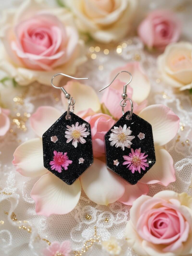 Ohrringe mit schwarzen Glitter und echten Blumen 