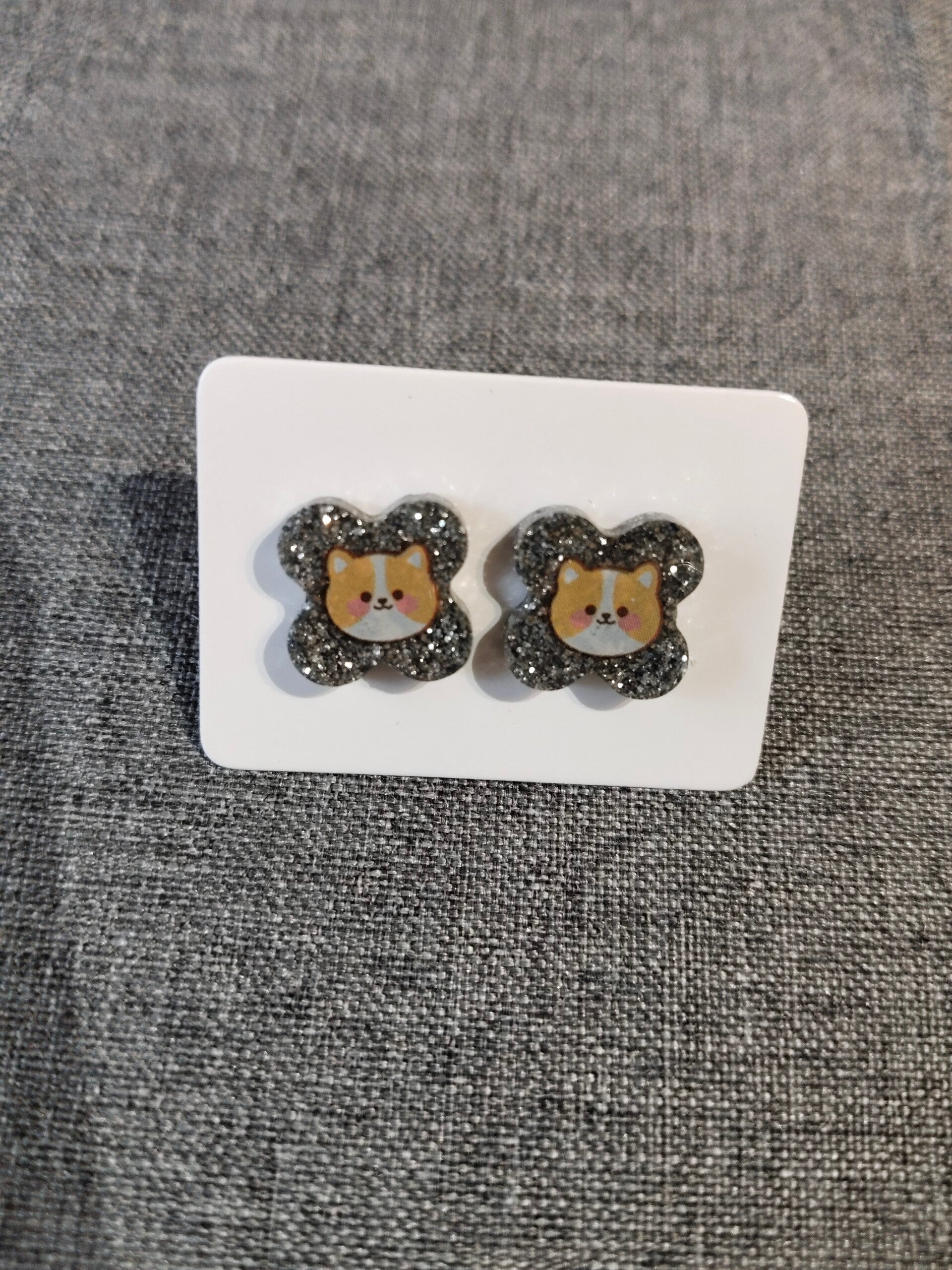Glitzernde Pfötchen-Liebe – Handgefertigte Corgi-Ohrstecker für Kinder