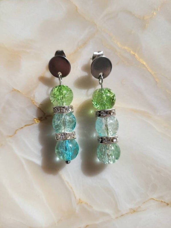 „Summer Breeze“ – Triple-Crackle Glasperlen-Ohrstecker aus Edelstahl