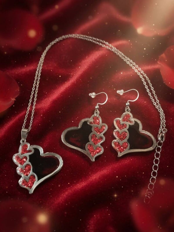 Herz-Eleganz: Funkelndes Schmuckset in Rubinrot/schwarz