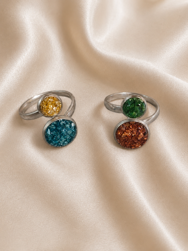 Größenverstellbare Edelstahl-Ringe mit Glitzersteinen & Harz