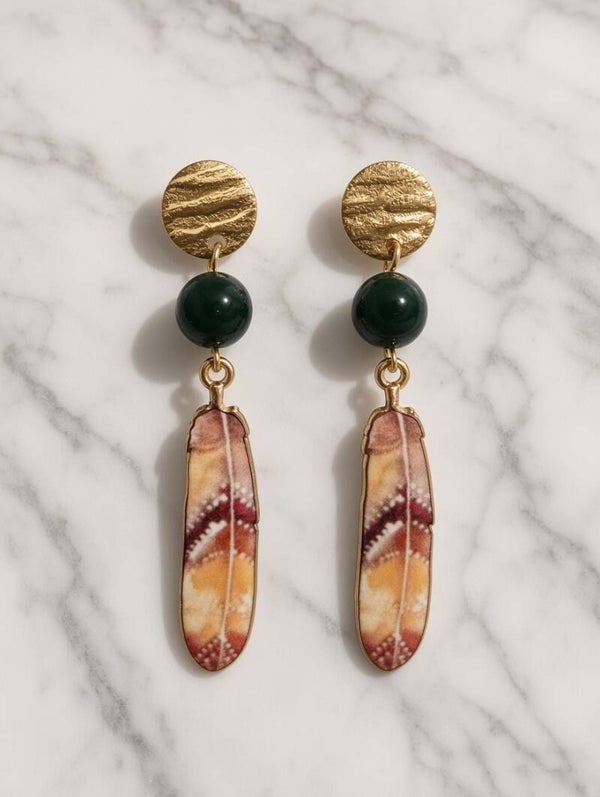 Golden Autumn – Edle Edelstahl-Ohrstecker mit Perle & Feder-Inlay