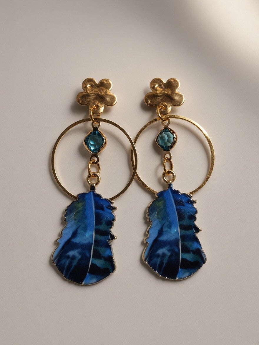 Ohrhänger „Blue Blossom & Circle“ – Vergoldete Statement-Ohrringe mit Aquamarin-Kristall