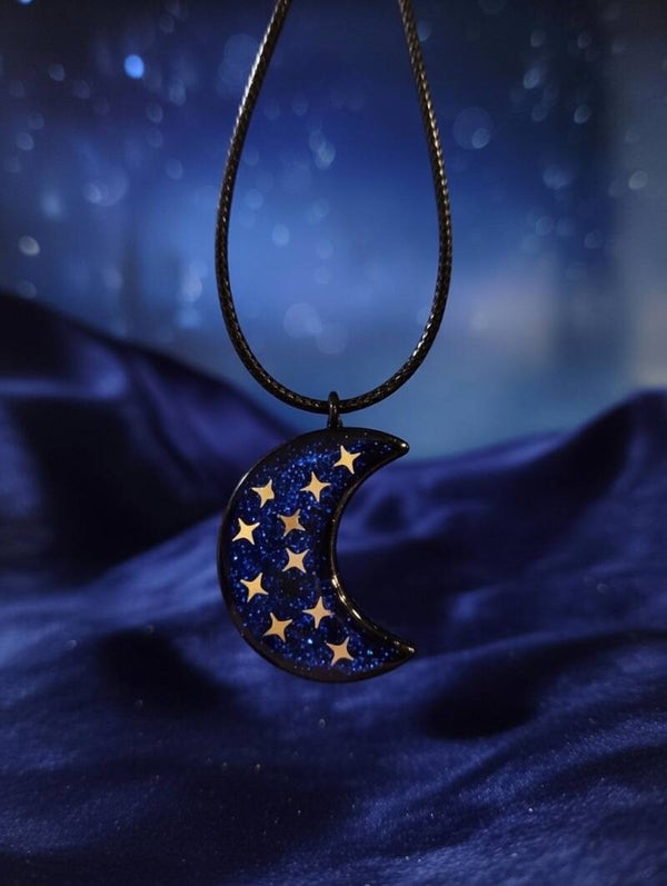 Halskette „Midnight Moon“ – Funkelnde Mondsichel aus schwarzem Edelstahl