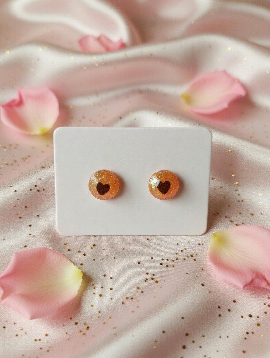Glitzernde Herzmomente – Kinder-Ohrstecker aus Edelstahl (6mm)