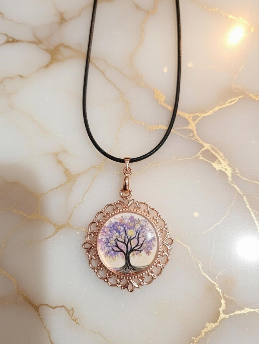 „Tree of Dreams“ – Kunstvoller Lebensbaum-Anhänger in Roségold an verstellbarem Lederband