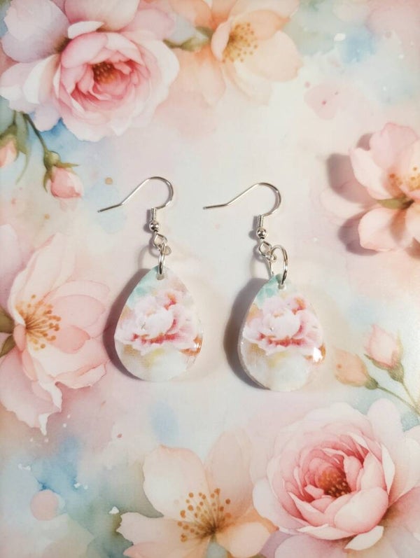 Frühlingszauber: Handgefertigte Floral-Ohrhänger mit Glitzereffekt