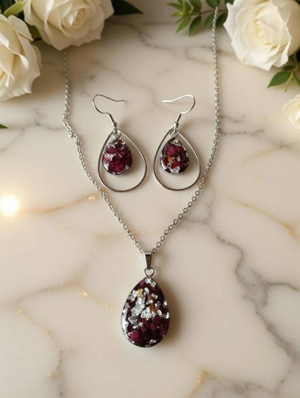 Schmuckset „Ewige Rose“ – Kette & Ohrringe mit Silberglanz