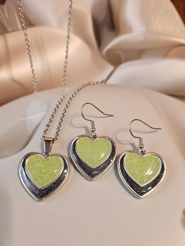 Schmuckset „Emerald Heart Glow“ – Funkelnde Herz-Eleganz in Edelstahl