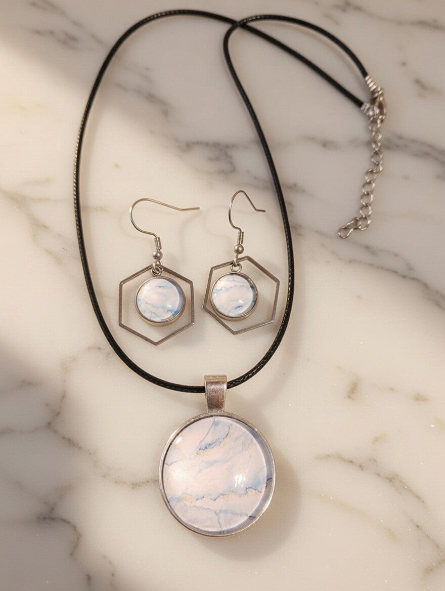 Edelstahl-Schmuckset „Blue Marble“ – 25mm Anhänger & geometrische Ohrringe