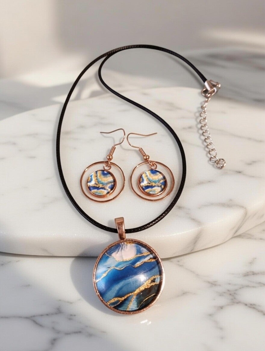 Schmuckset „Deep Ocean“ in Roségold – 25mm Anhänger & 12mm Ohrringe