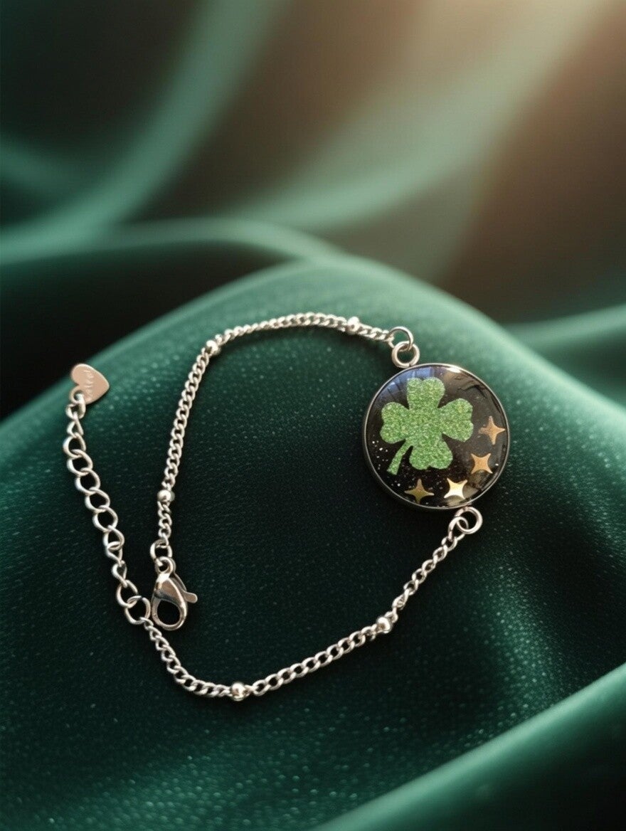 Glücksbringer-Armschmuck – Handgefertigtes Kleeblatt-Design in Harz