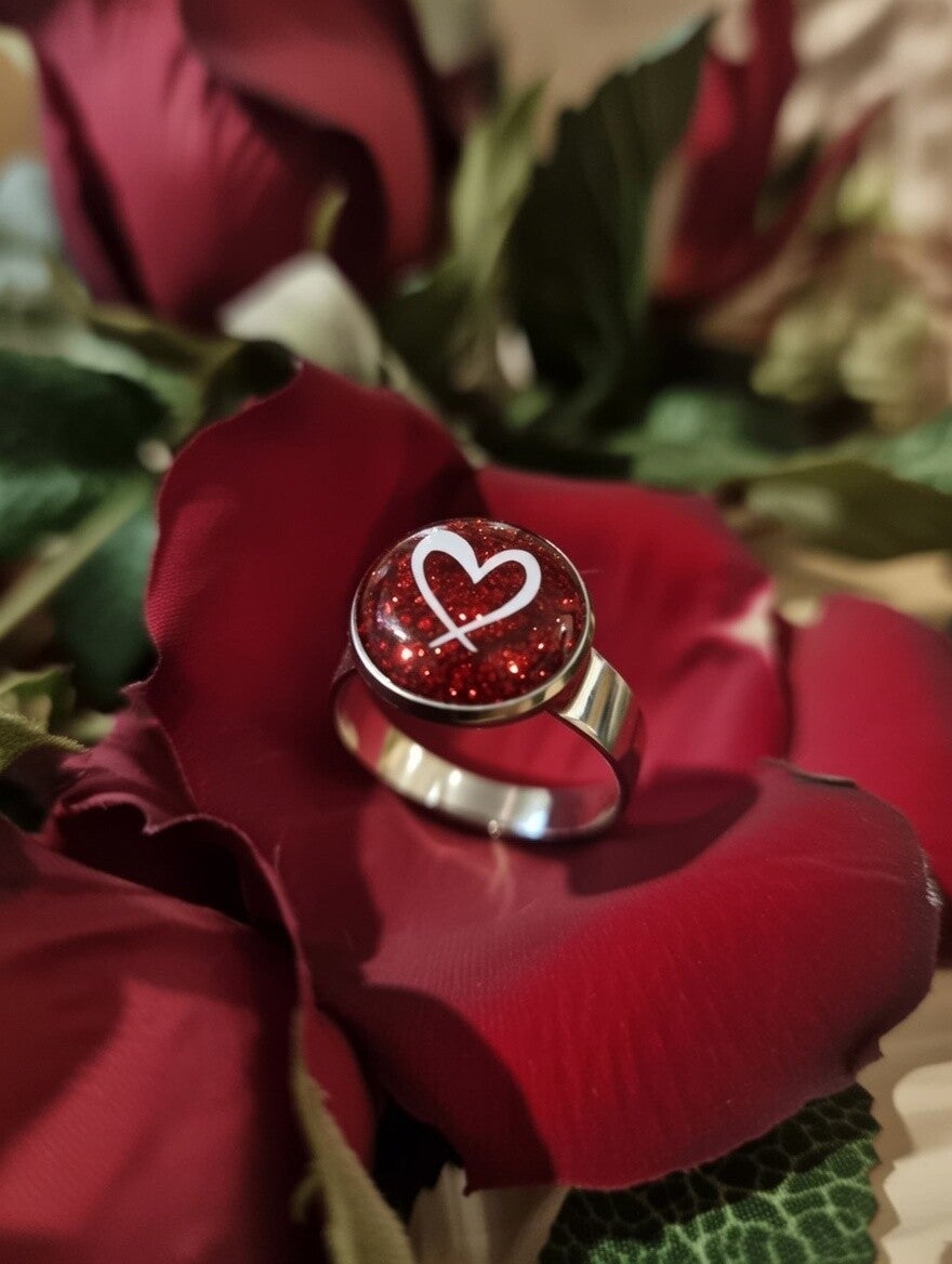 Verstellbarer Edelstahl-Ring mit weißem Herz und rotem Glitter-Harz