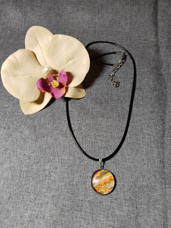 Halskette mit Anhänger