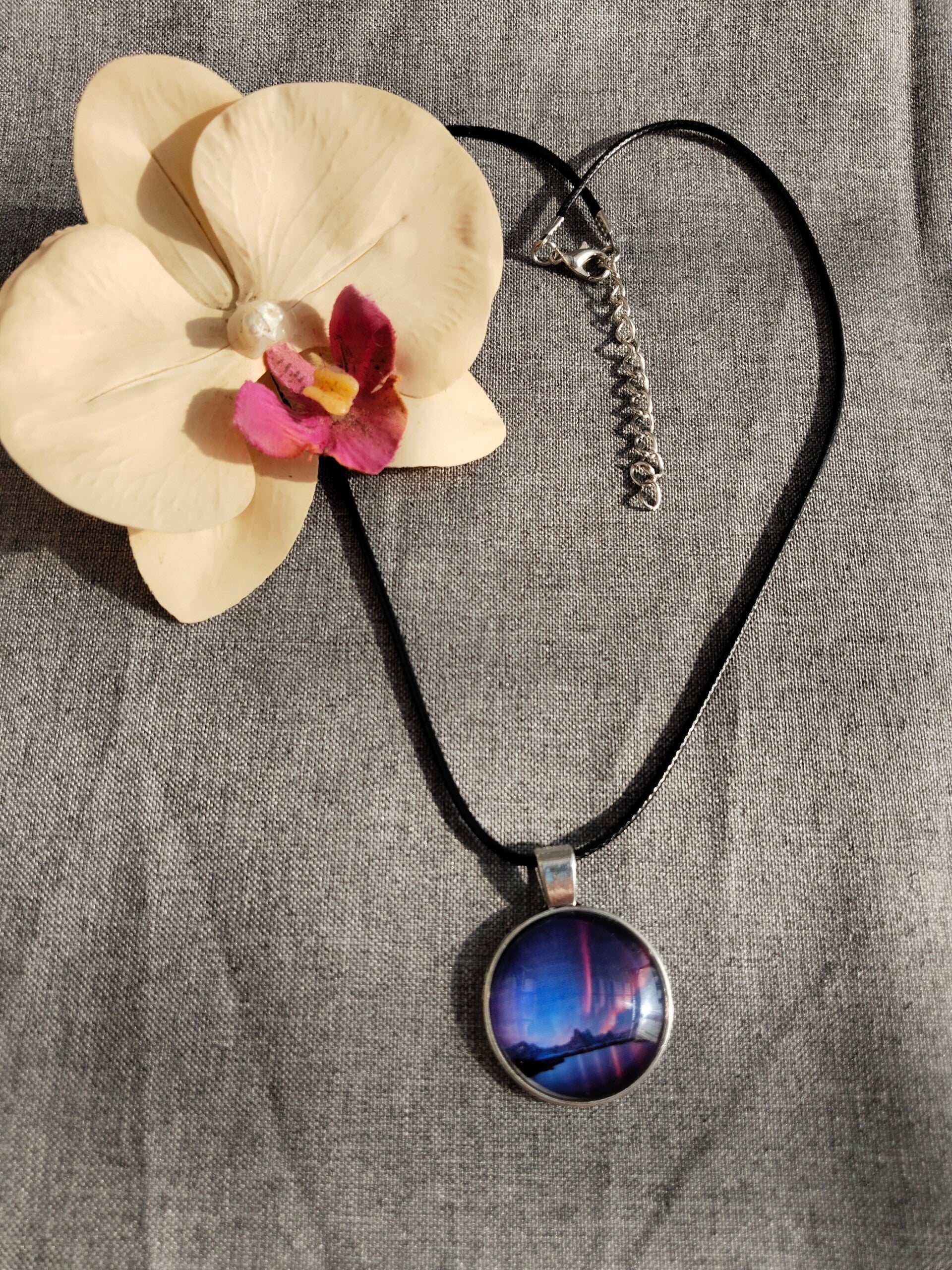 Halsketten mit Auroramotiven