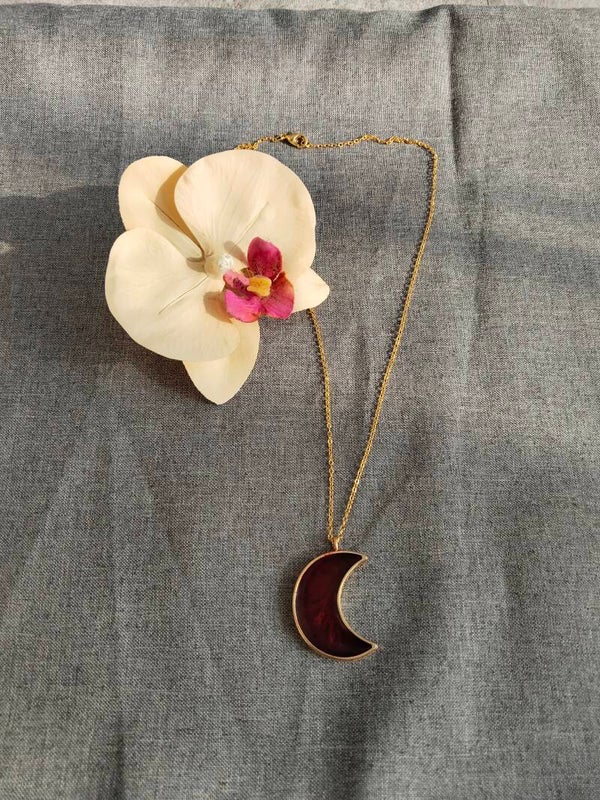 Goldkette mit Mond-Anhänger