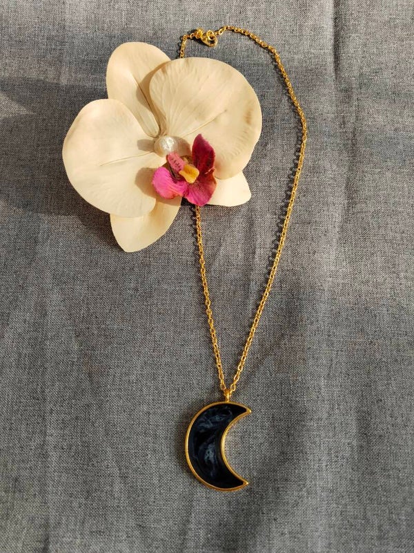 Goldkette mit Mond-Anhänger
