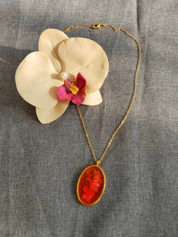 Goldkette mit Anhänger oval