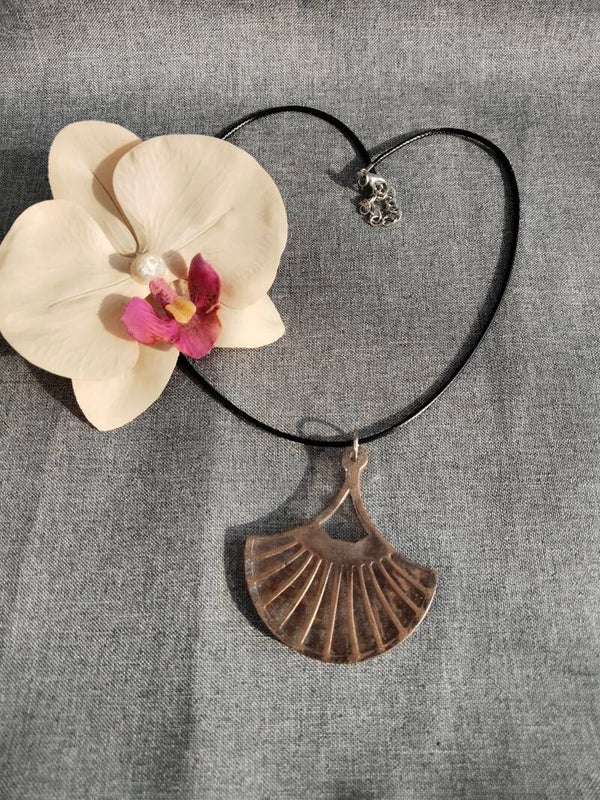 Kette mit großen Muschel-Anhänger