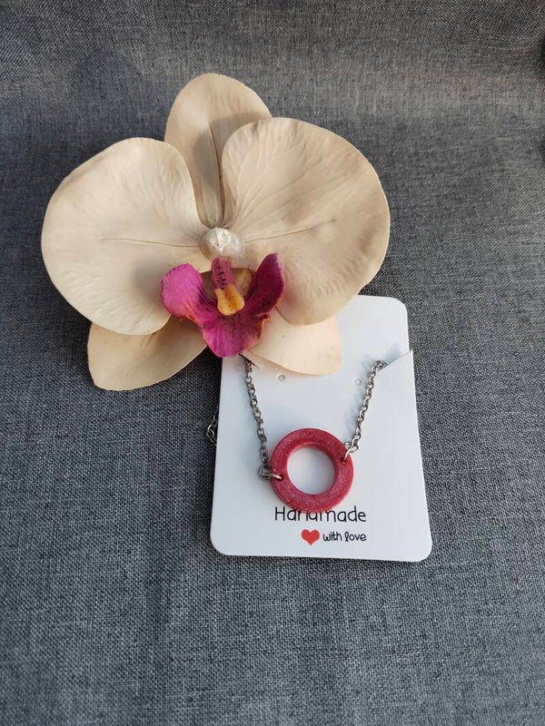 Armband mit Anhänger aus Harz