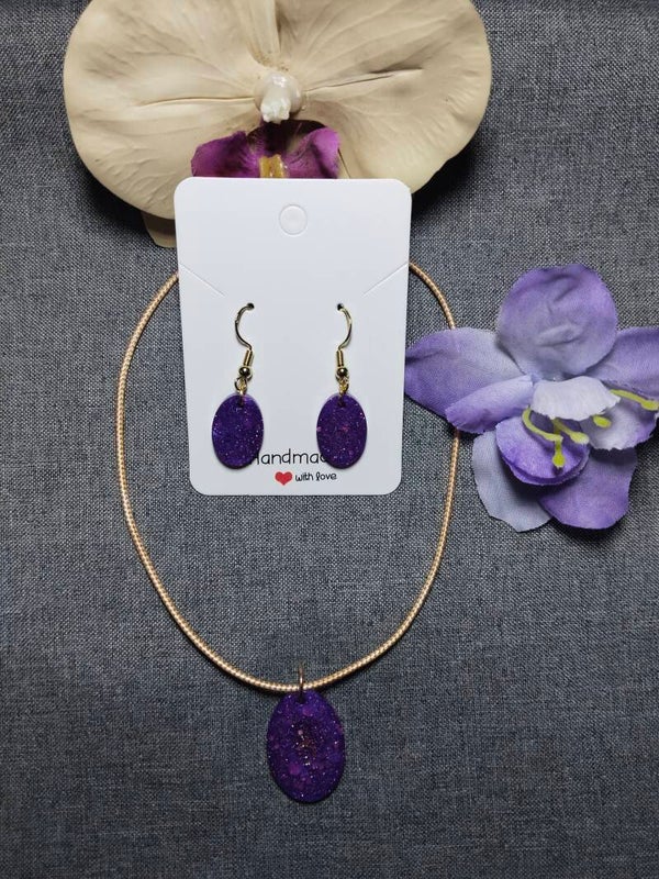 Set bestehend aus Ohrringe + Kette