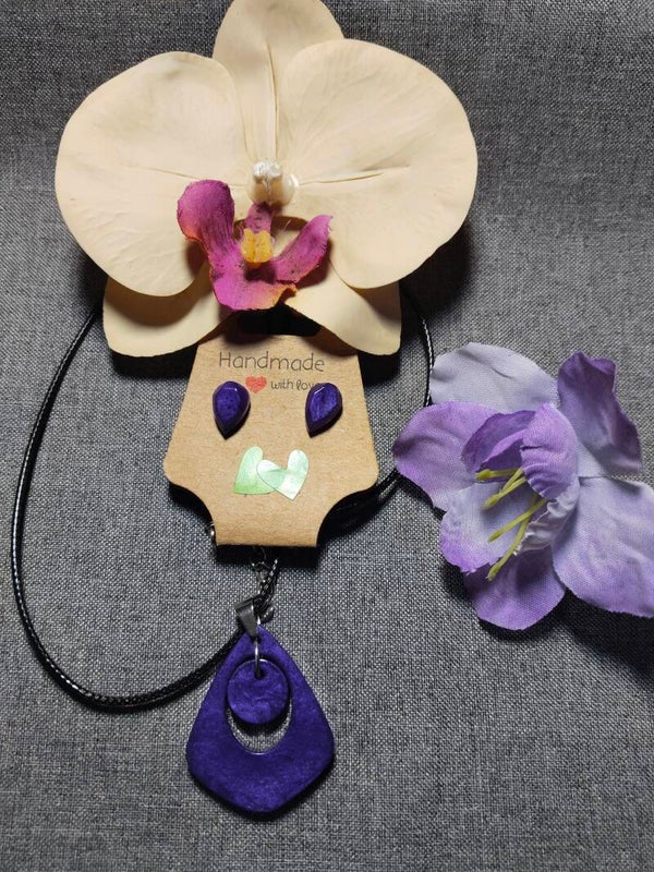 Set bestehend aus Ohrstecker + Kette