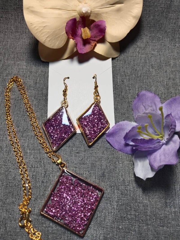 Set bestehend aus Ohrringe + Kette