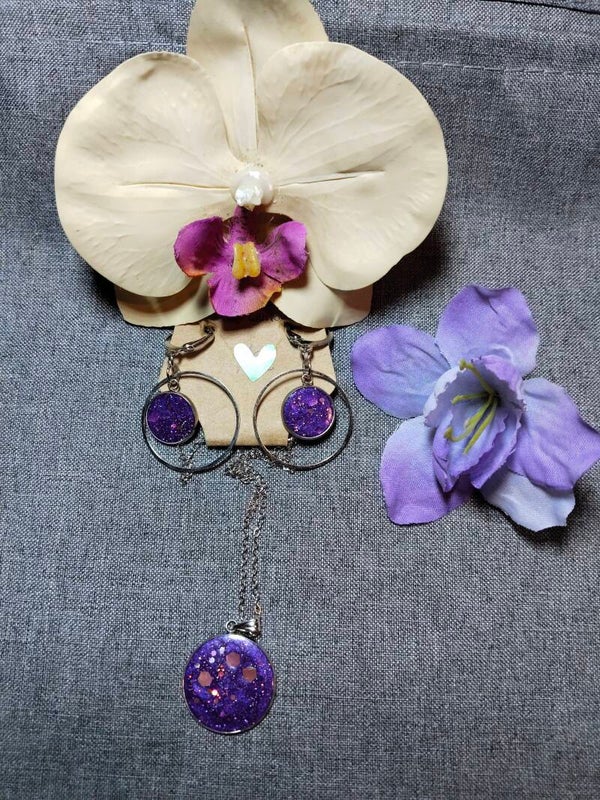 Set bestehend aus Ohrringe + Kette