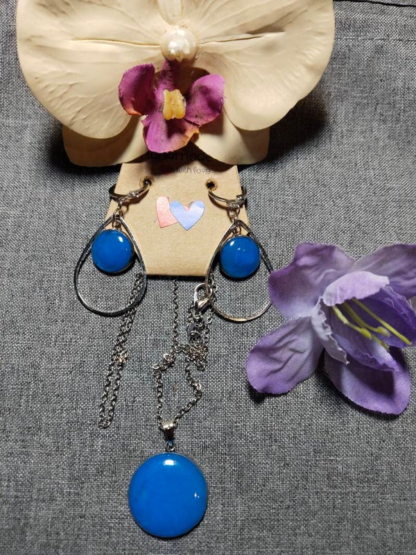 Set bestehend aus Ohrringe + Kette