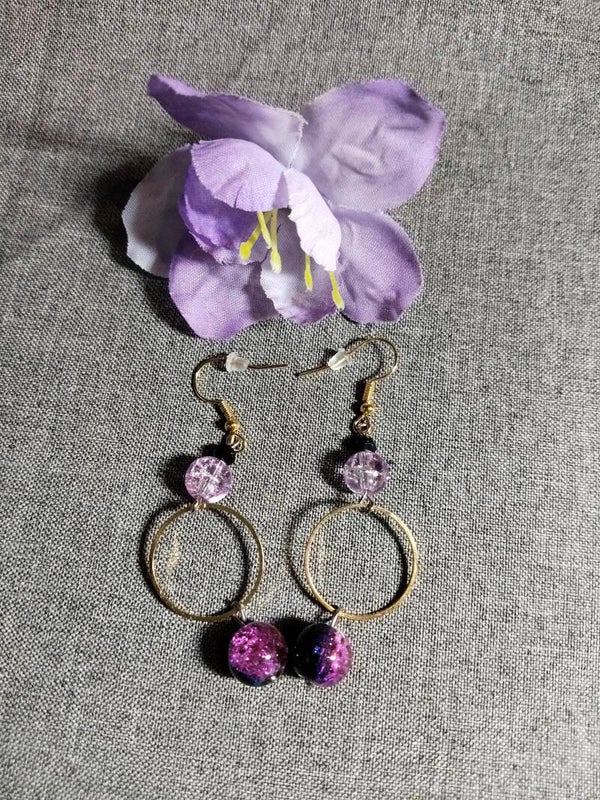 Perlenohrringe lila/gold