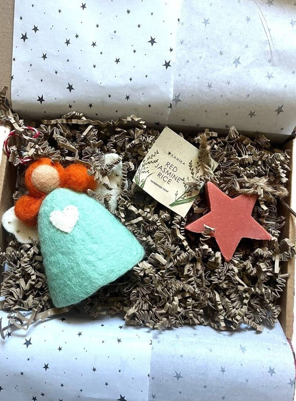 Cadeaupakketje kerstengel lichtblauw met zeepje - fairtrade