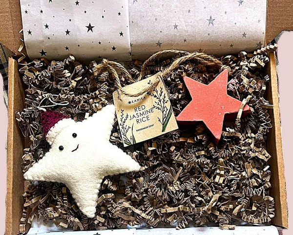Cadeaupakketje kerstster met zeepje – fairtrade