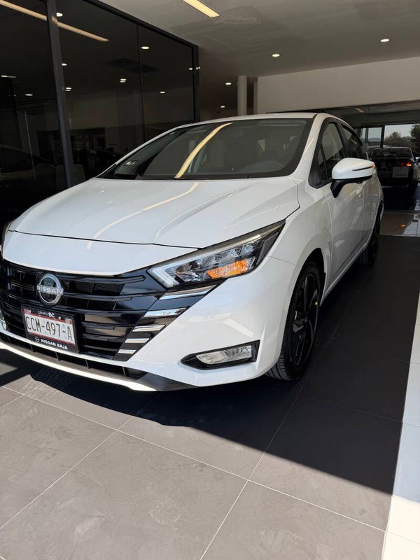 NISSAN VERSA BLANCO