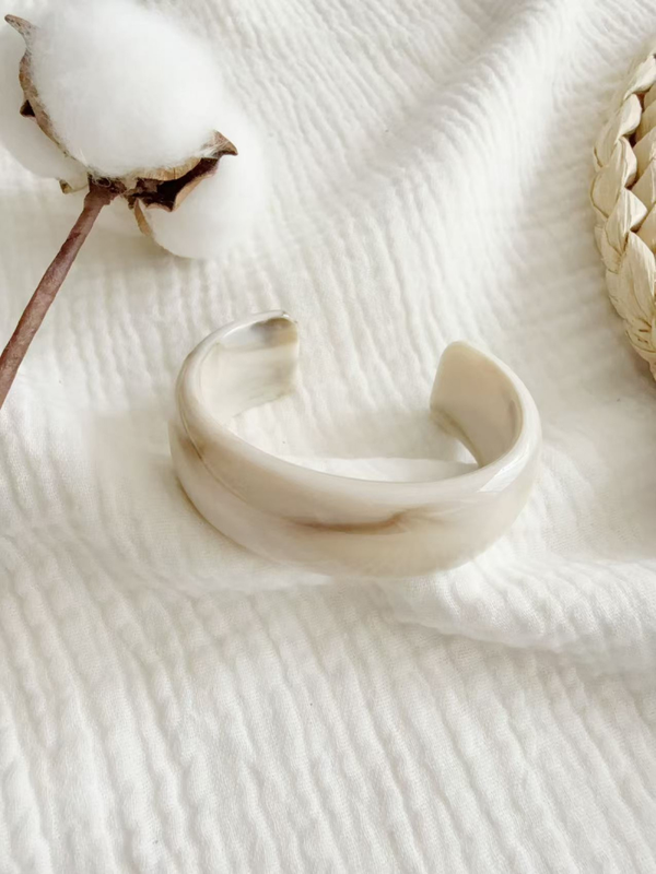 Bracelet manchette résine