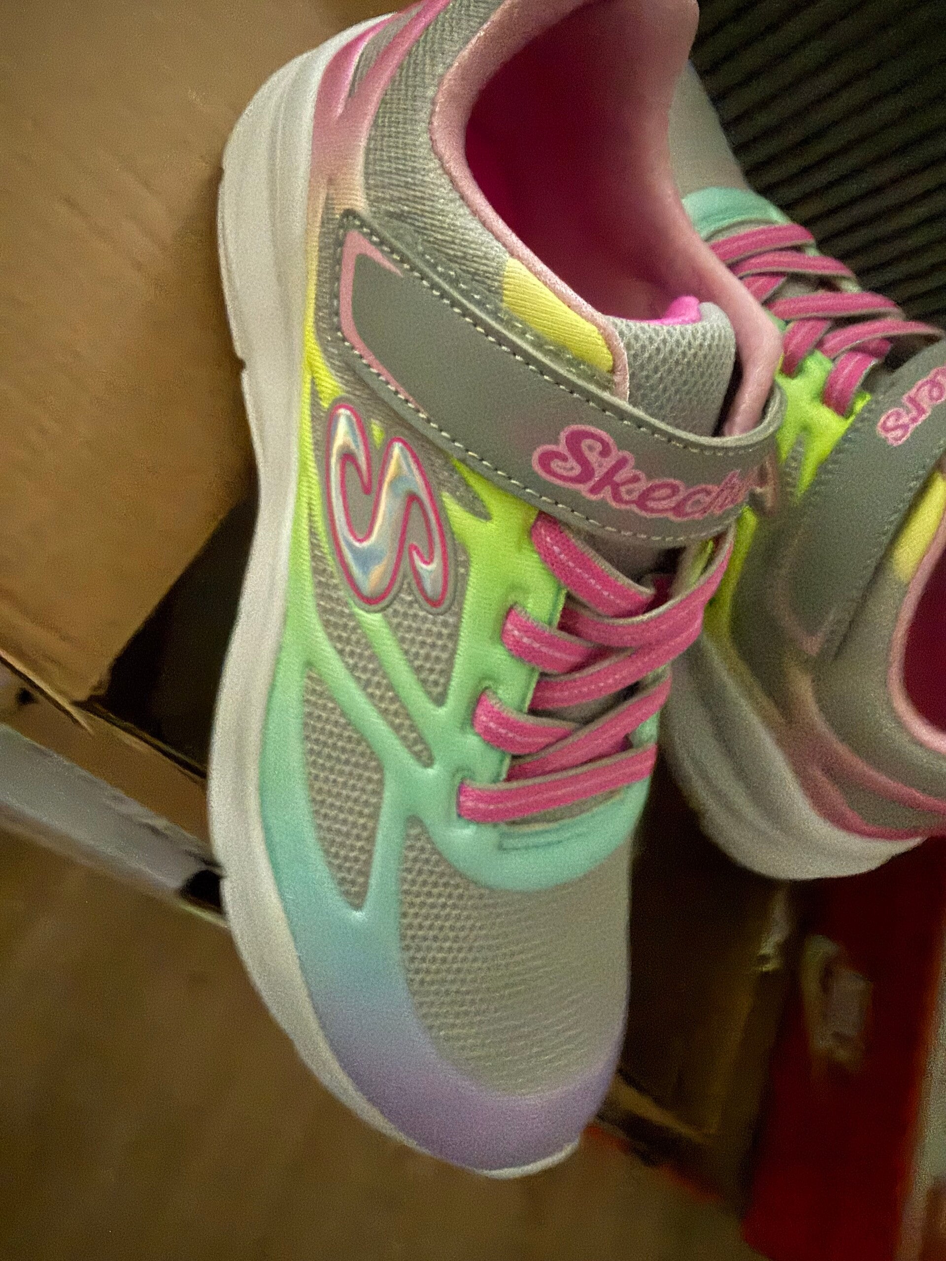 Coole Skechers Schuhe Gr. 36 – ideal für Schule & Freizeit 💕