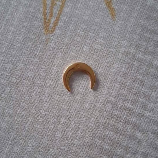 Les breloques lune (doré ou argenté)