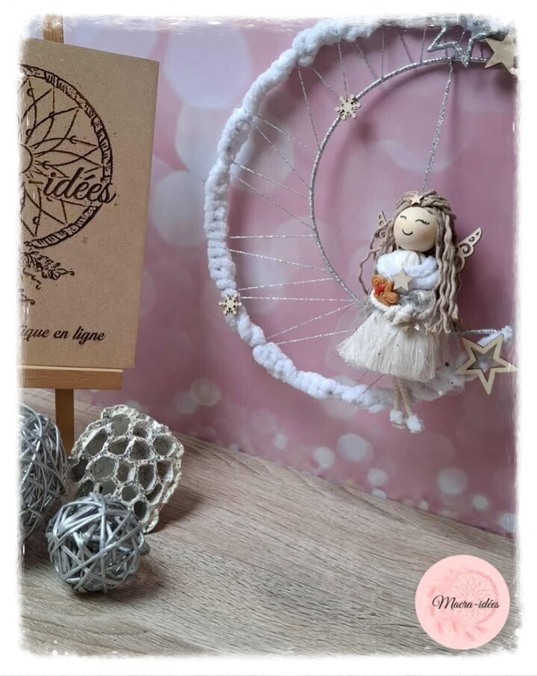 L'ange de Noël sur lune