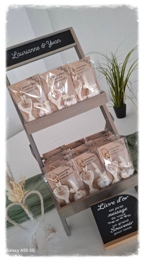 🎁 Présentoir en bois personnalisable à louer