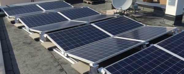 Autarke Energieversorgung: PV-Anlage & Speicher für Tiny-Häuser