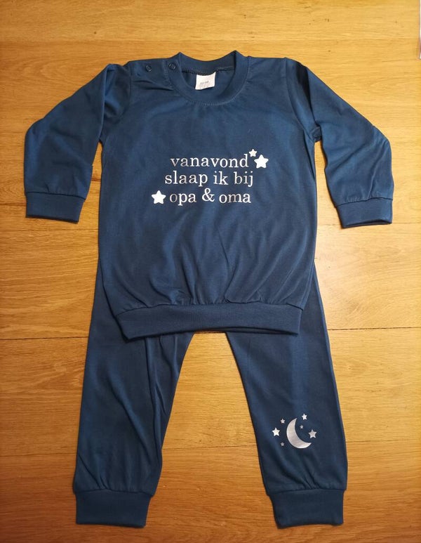 PYJAMA | VANAVOND SLAAP IK BIJ OPA EN OMA