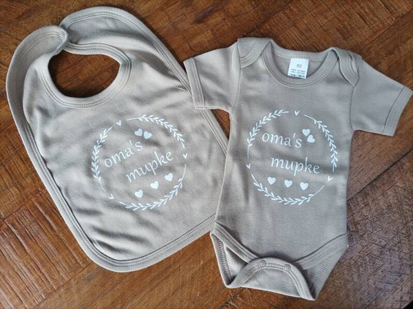 SET VAN ROMPER EN SLABBER | OMA'S MUPKE