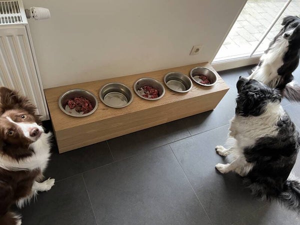 Voerbakken op maat uit hout/eik