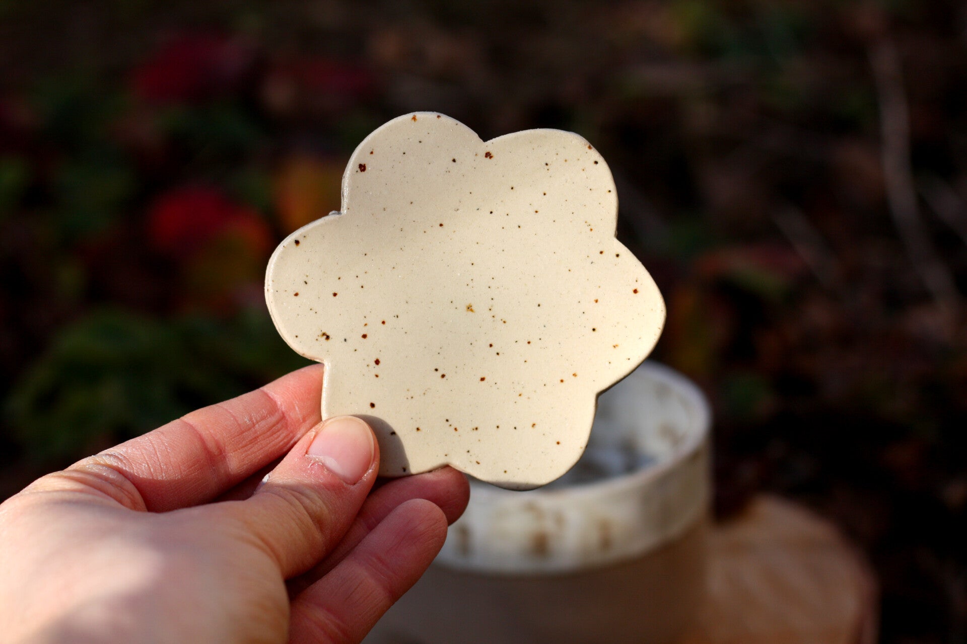 Repose-tasse fleur / pièce artisanale en grès