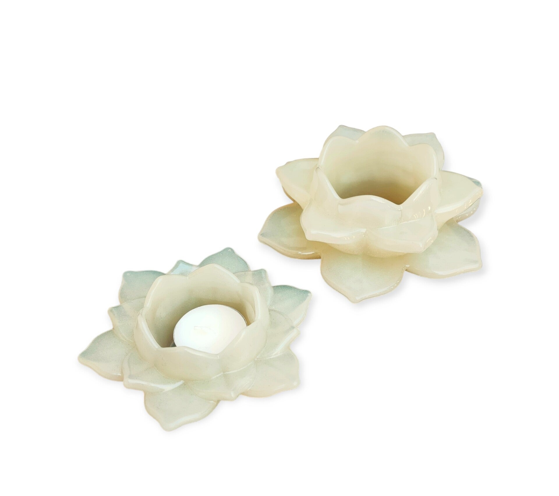 Set van twee Lotus bloem kaarsenhouders