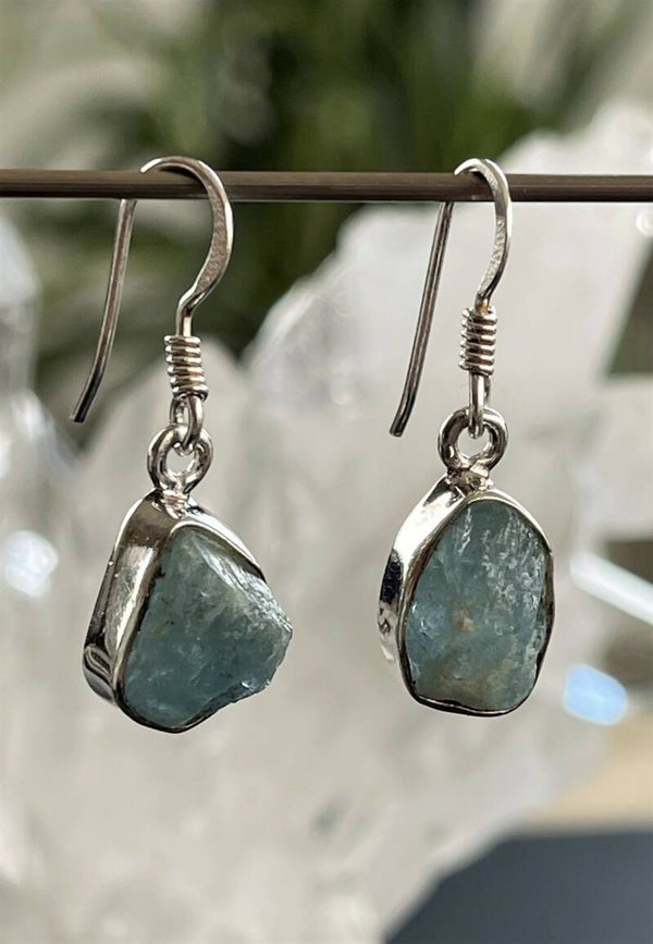 Apatiet oorbellen ruw