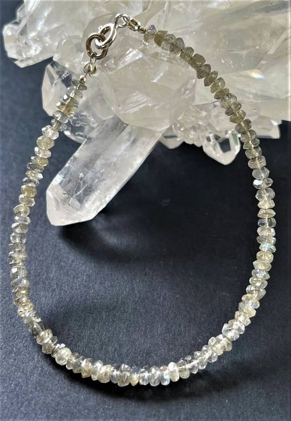 Labradoriet armband met facet geslepen kralen 4mm