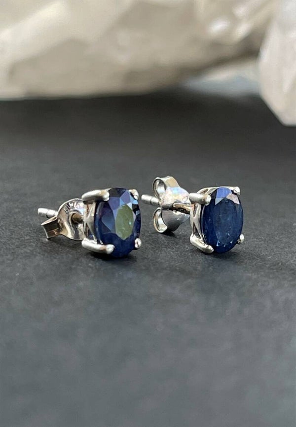 Saffier oorknopjes facet geslepen ovaal