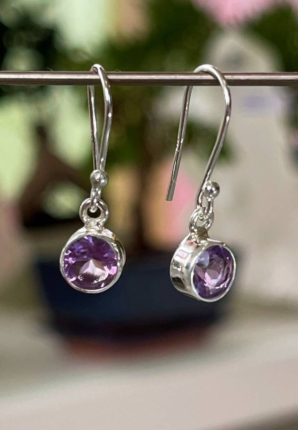 Amethist oorbellen facet geslepen rond, klein