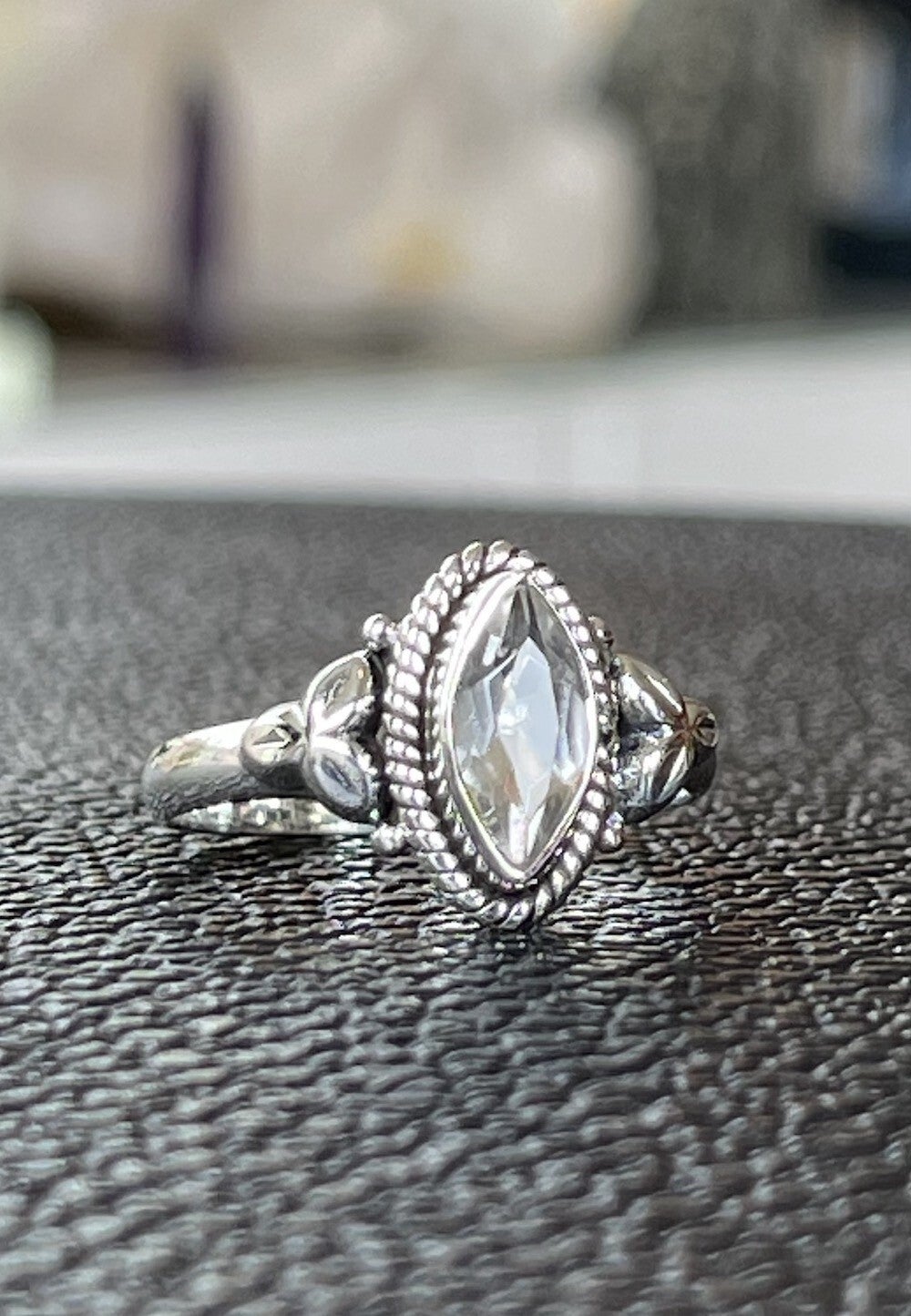Bergkristal ring facet geslepen marquise vorm, maat 19